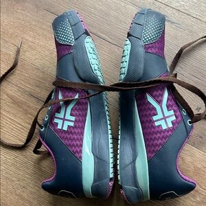KURU Women's Vibrant Purple and Black Sneakers ! Size 9